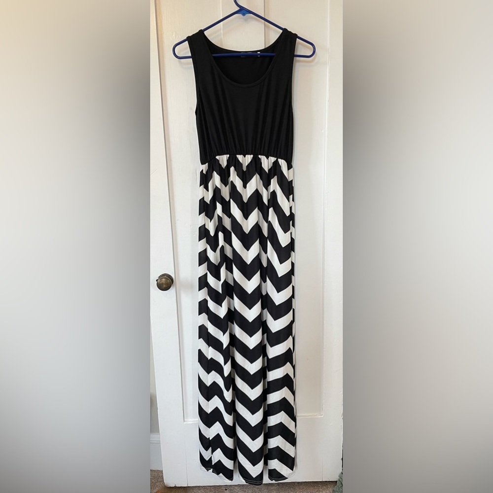 Black and white zig zag dress